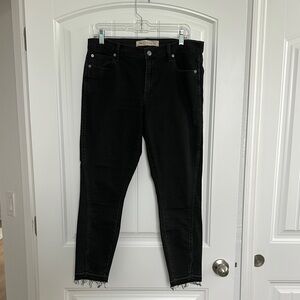 GAP - Black Ankle Cropped Jeans with Tapered Leg